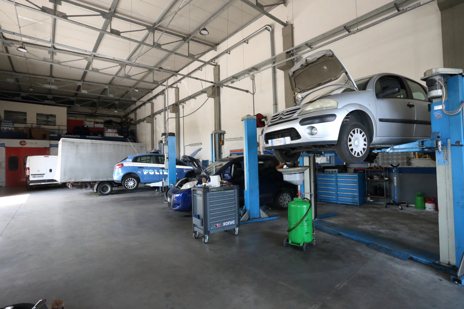 Meccanico al lavoro – Officina Pistoia Auto Service